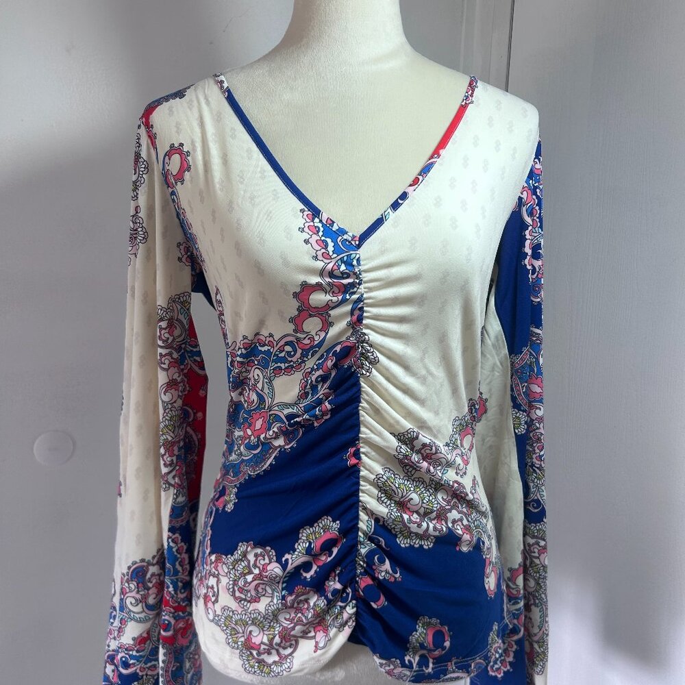 Venus V-neck Paisley Print Top